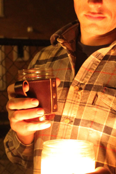 White Holdster Model 02: Rivet